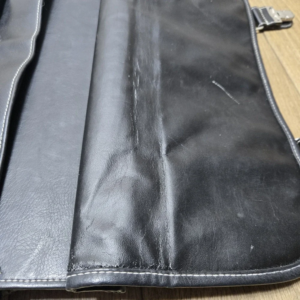 Walt Disney World Multi Pocket Latching Briefcase Mickey‎ Hands & Heads Read